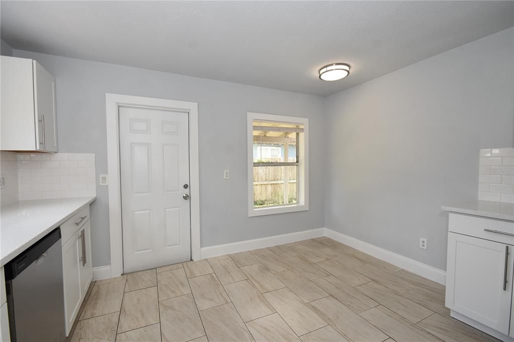 Activo con contrato: $199,900 (3 camas, 1 baños, 1038 Pies cuadrados)