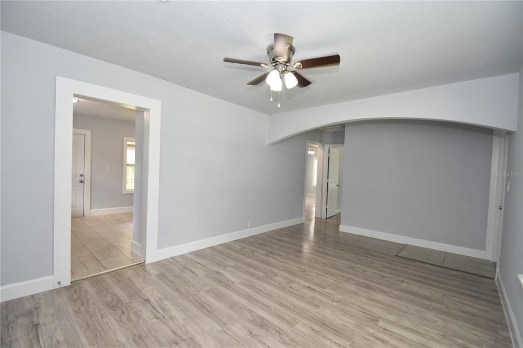 Activo con contrato: $199,900 (3 camas, 1 baños, 1038 Pies cuadrados)