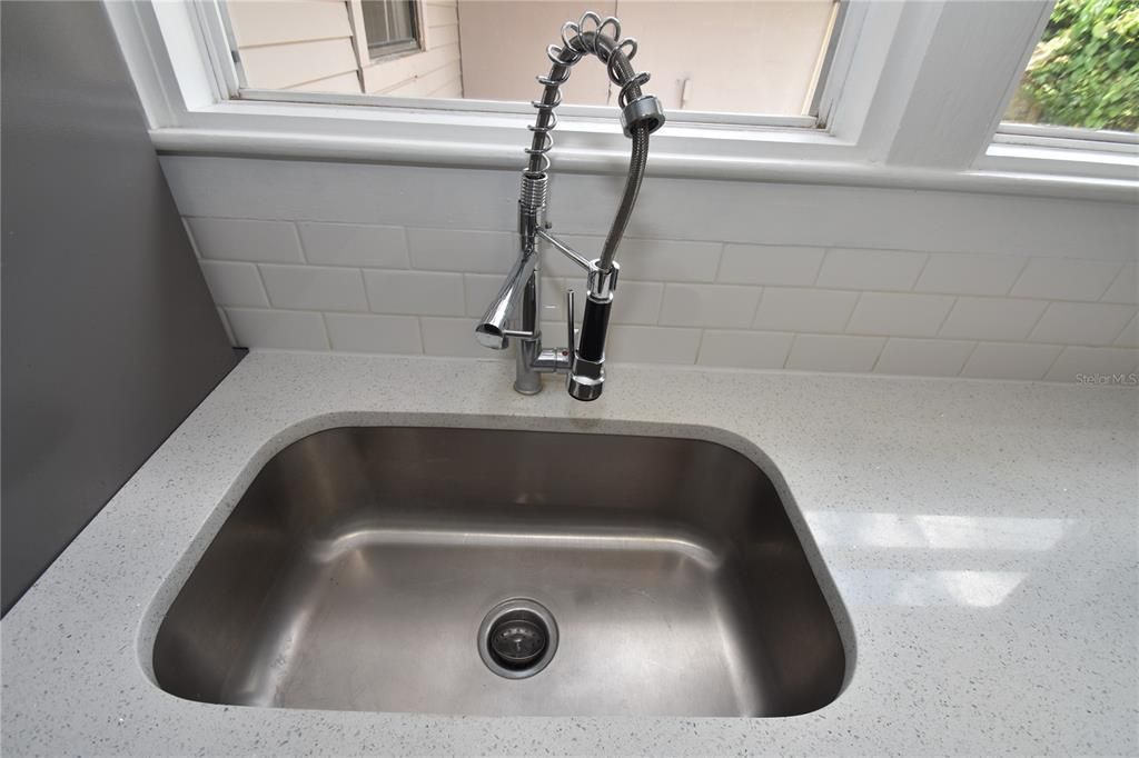 Activo con contrato: $199,900 (3 camas, 1 baños, 1038 Pies cuadrados)