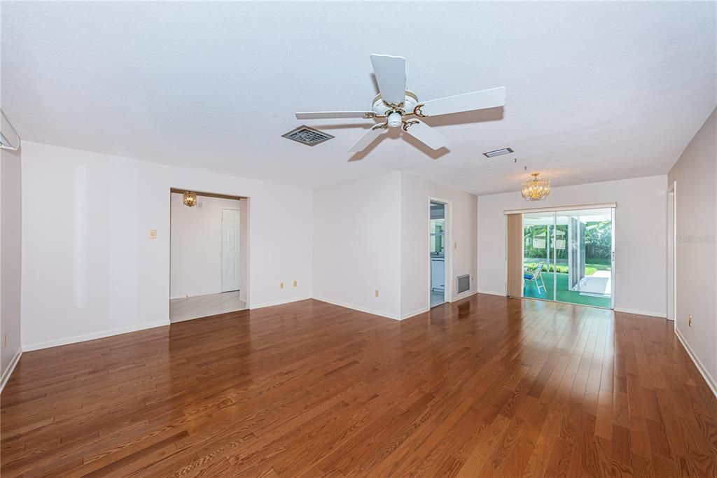 For Sale: $545,000 (3 beds, 2 baths, 1964 Square Feet)