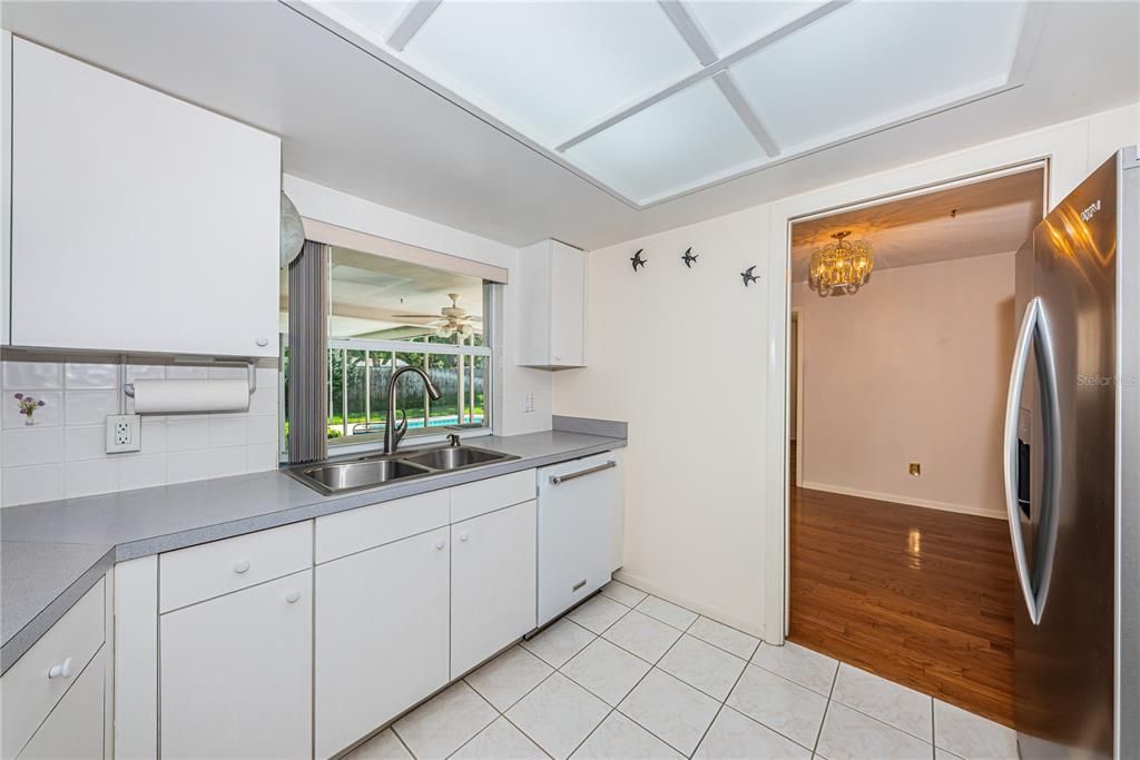 For Sale: $545,000 (3 beds, 2 baths, 1964 Square Feet)