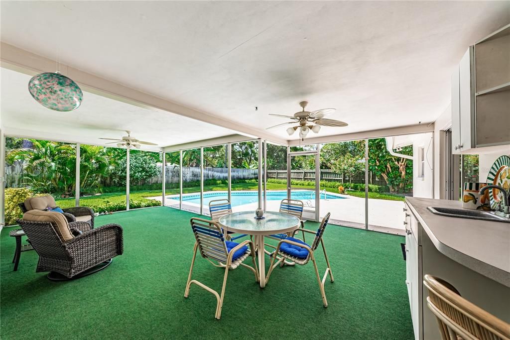 For Sale: $545,000 (3 beds, 2 baths, 1964 Square Feet)