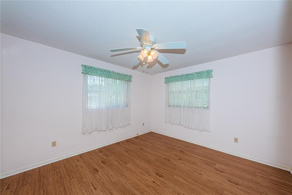 For Sale: $545,000 (3 beds, 2 baths, 1964 Square Feet)
