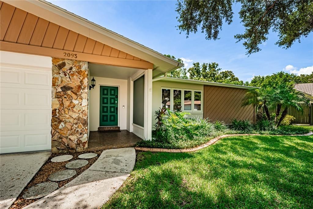 For Sale: $545,000 (3 beds, 2 baths, 1964 Square Feet)