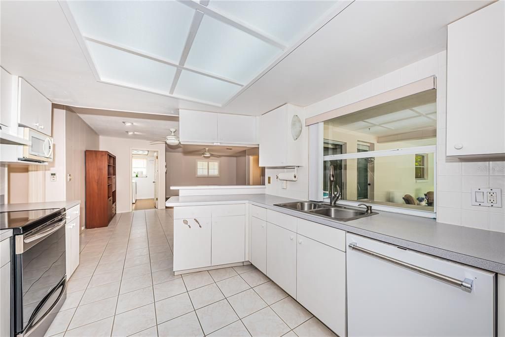 For Sale: $545,000 (3 beds, 2 baths, 1964 Square Feet)