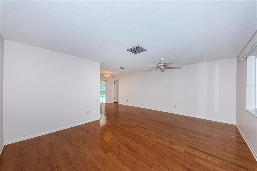 For Sale: $545,000 (3 beds, 2 baths, 1964 Square Feet)