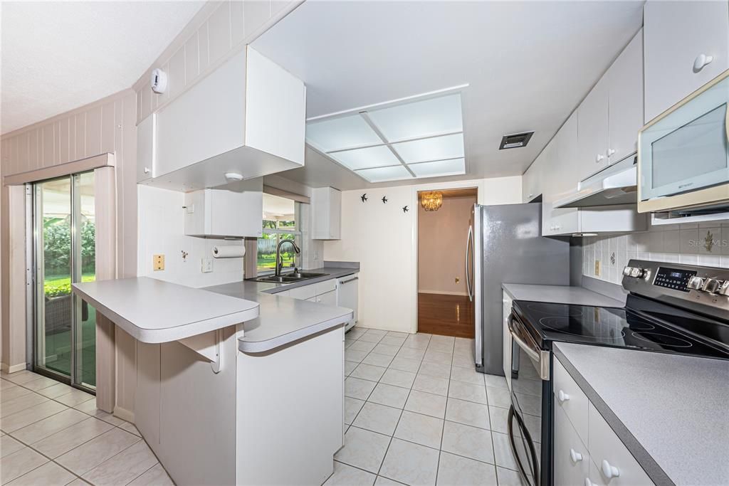 For Sale: $545,000 (3 beds, 2 baths, 1964 Square Feet)