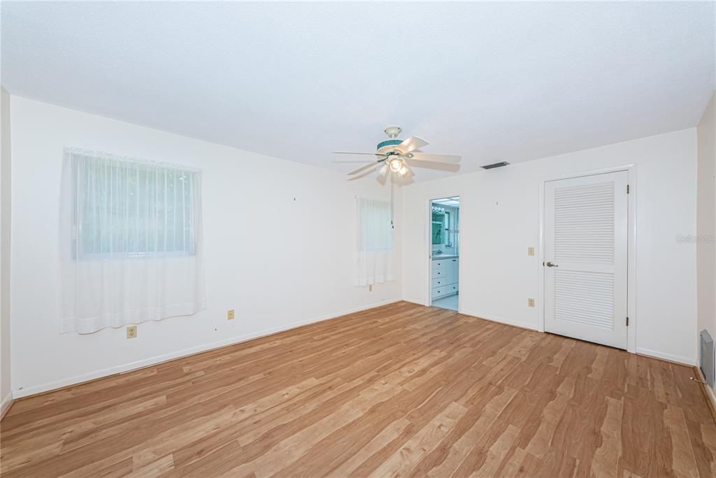 For Sale: $545,000 (3 beds, 2 baths, 1964 Square Feet)