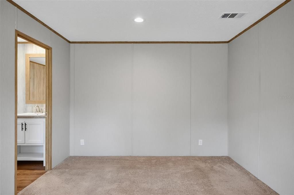 For Sale: $229,900 (3 beds, 2 baths, 1216 Square Feet)