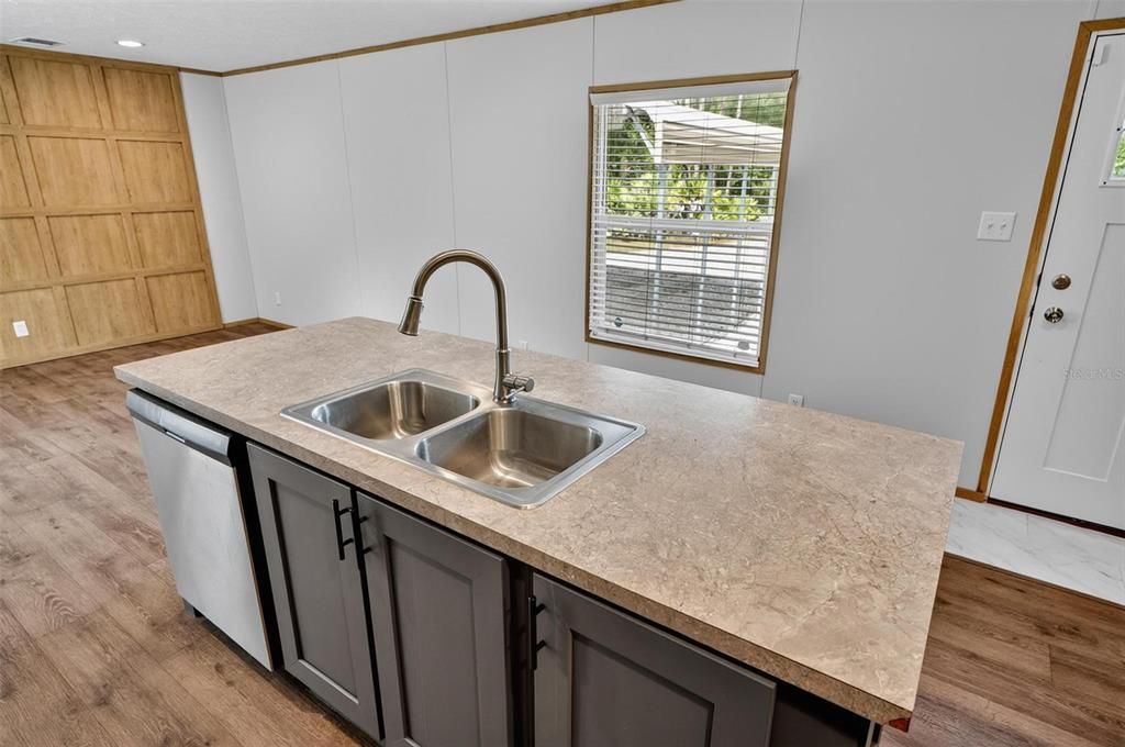 For Sale: $229,900 (3 beds, 2 baths, 1216 Square Feet)