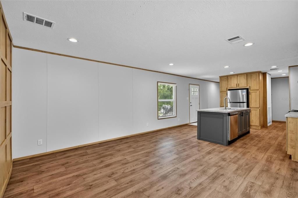 For Sale: $229,900 (3 beds, 2 baths, 1216 Square Feet)