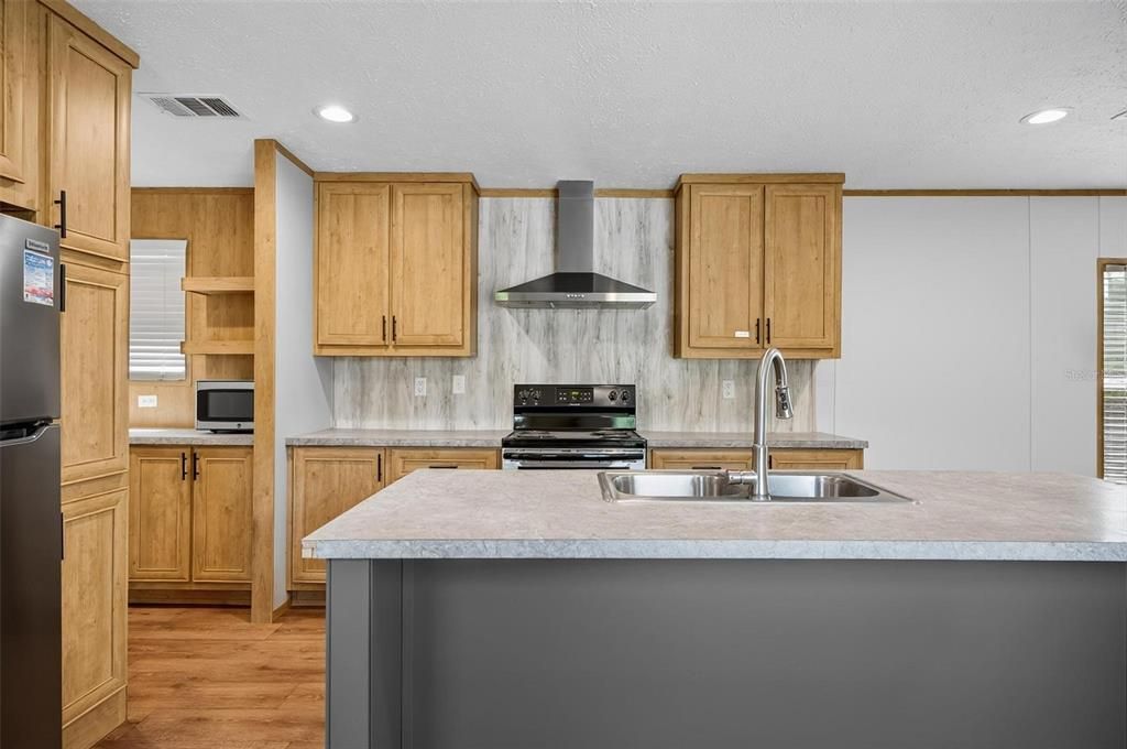 For Sale: $229,900 (3 beds, 2 baths, 1216 Square Feet)