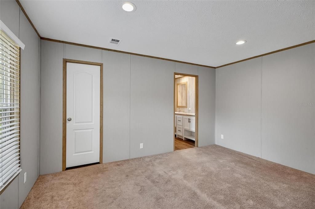 For Sale: $229,900 (3 beds, 2 baths, 1216 Square Feet)