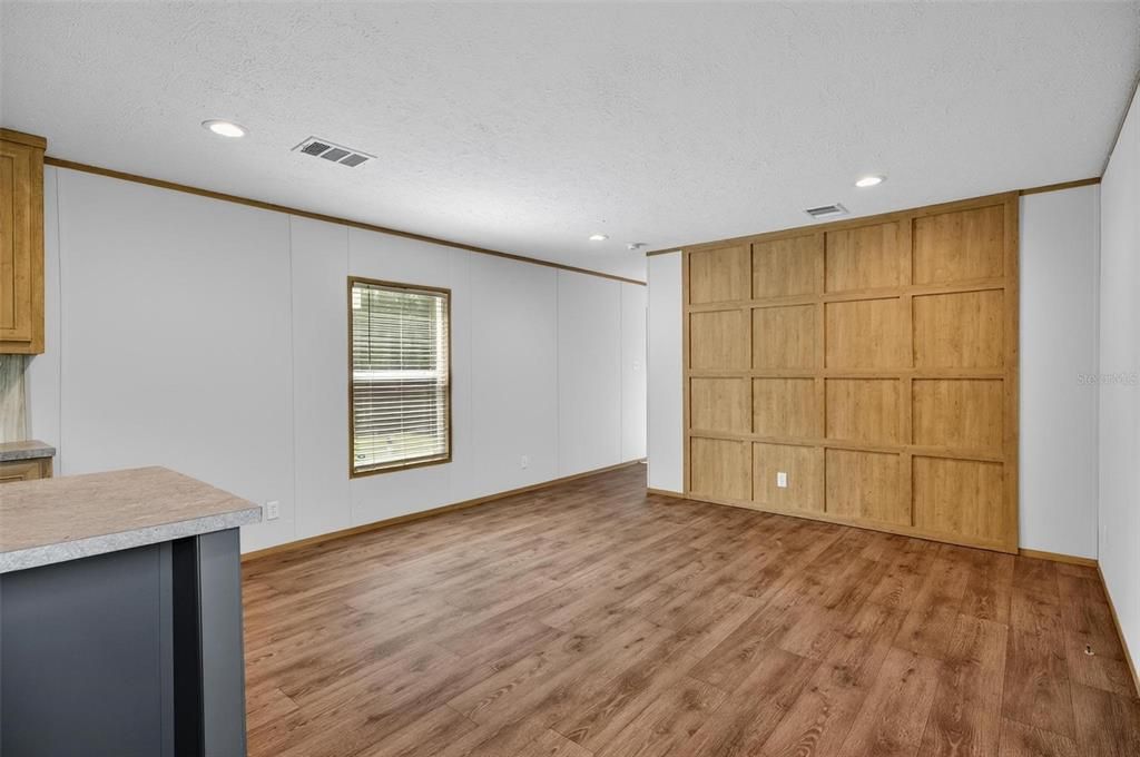 For Sale: $229,900 (3 beds, 2 baths, 1216 Square Feet)