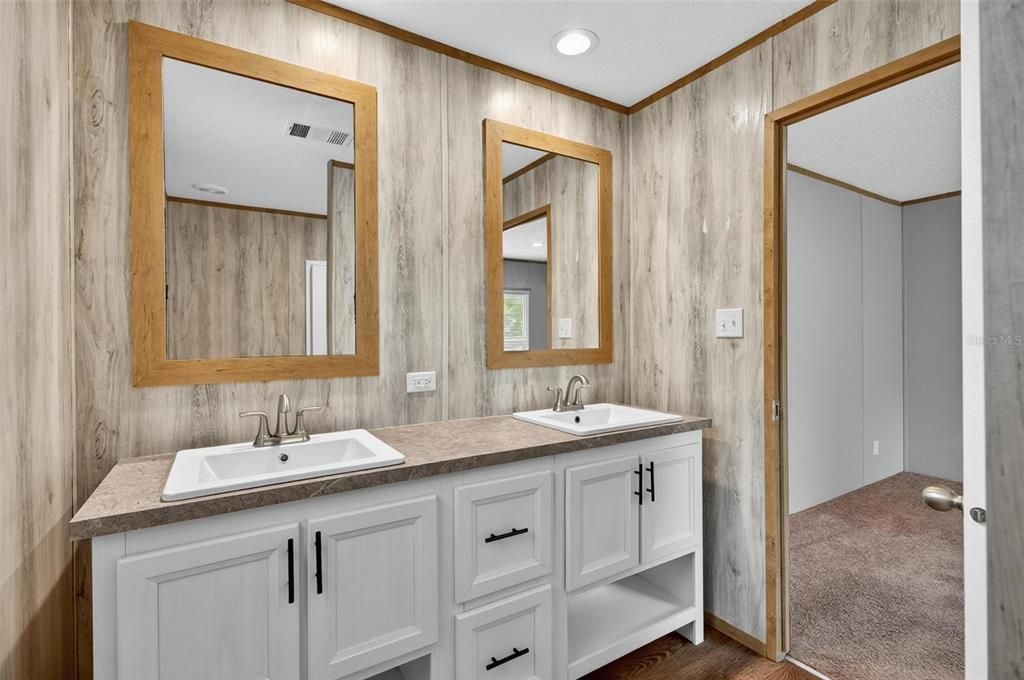 For Sale: $229,900 (3 beds, 2 baths, 1216 Square Feet)