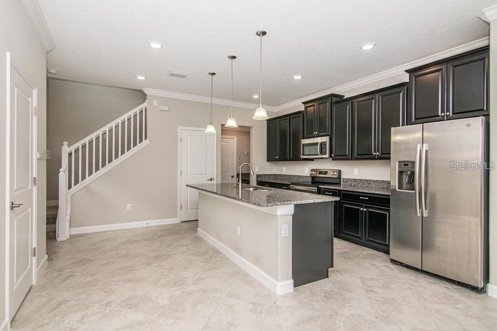 For Rent: $2,500 (3 beds, 2 baths, 1872 Square Feet)