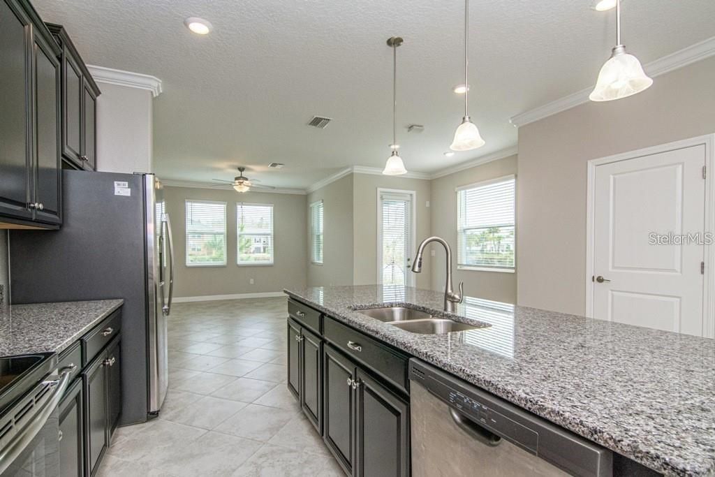 For Rent: $2,500 (3 beds, 2 baths, 1872 Square Feet)