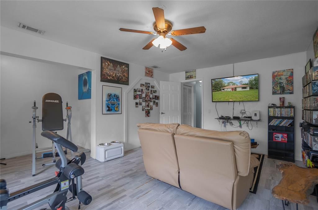 For Sale: $269,900 (3 beds, 2 baths, 1740 Square Feet)