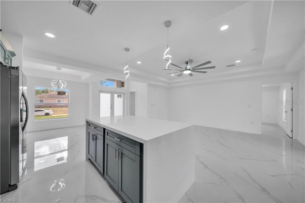 For Sale: $315,000 (3 beds, 2 baths, 1390 Square Feet)