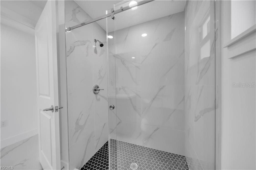 For Sale: $315,000 (3 beds, 2 baths, 1390 Square Feet)