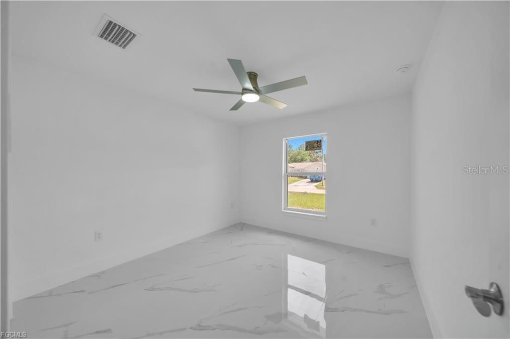 For Sale: $315,000 (3 beds, 2 baths, 1390 Square Feet)
