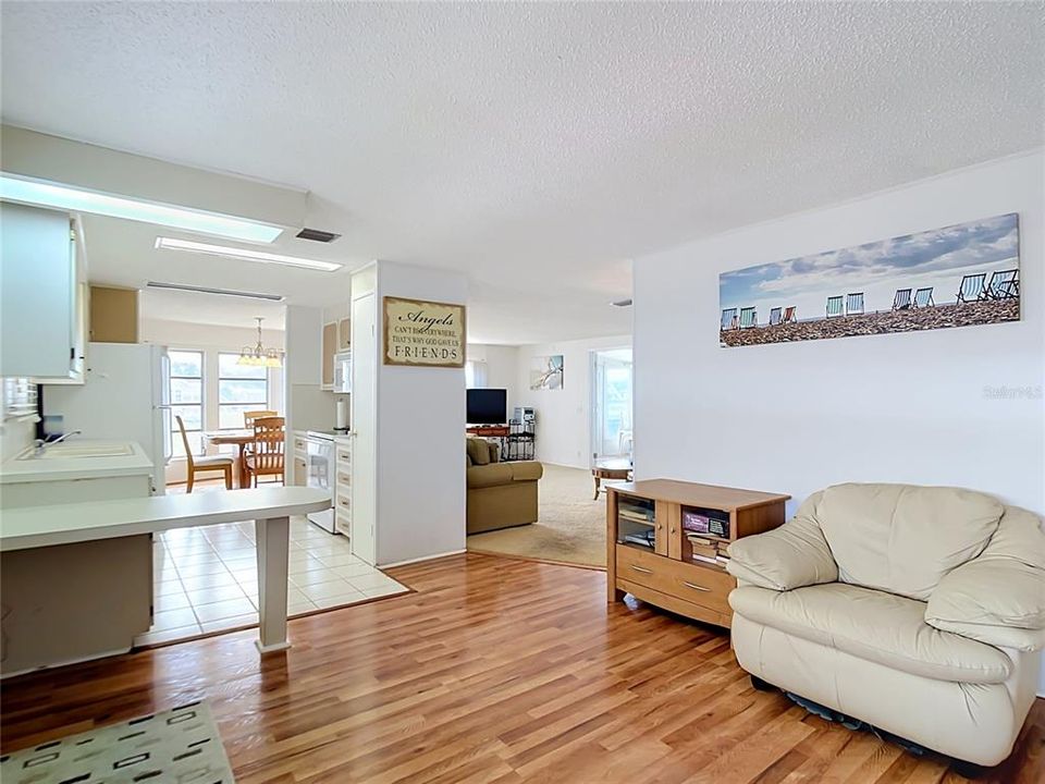 For Sale: $140,000 (2 beds, 2 baths, 1254 Square Feet)