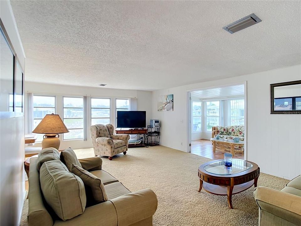 For Sale: $140,000 (2 beds, 2 baths, 1254 Square Feet)