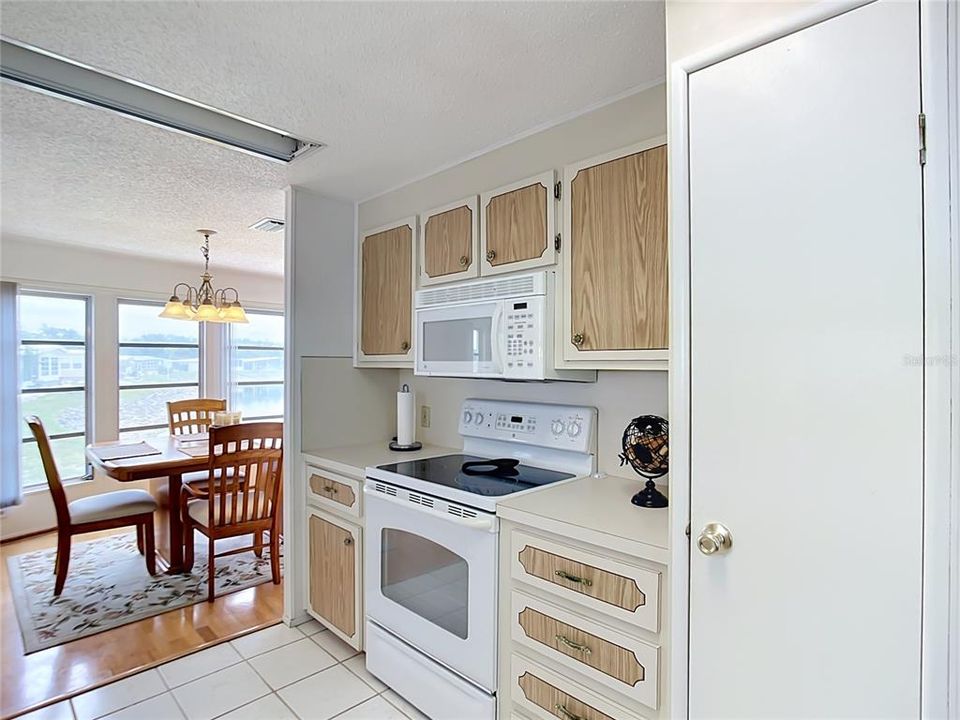 For Sale: $140,000 (2 beds, 2 baths, 1254 Square Feet)