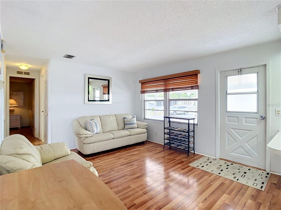 For Sale: $140,000 (2 beds, 2 baths, 1254 Square Feet)