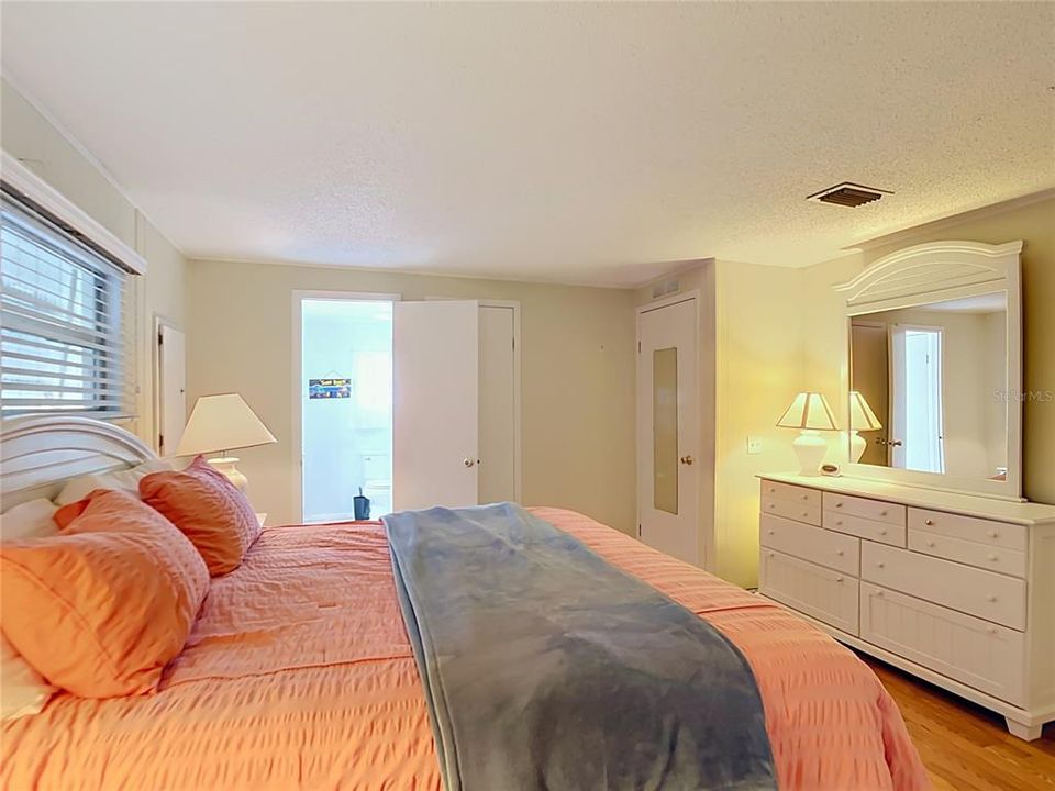 For Sale: $140,000 (2 beds, 2 baths, 1254 Square Feet)
