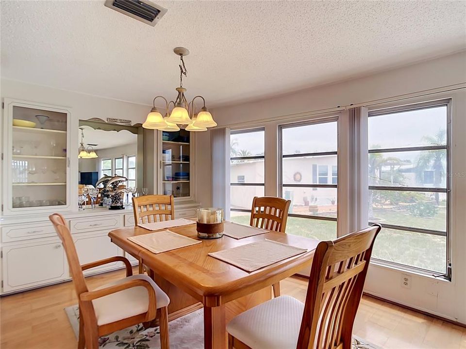 For Sale: $140,000 (2 beds, 2 baths, 1254 Square Feet)