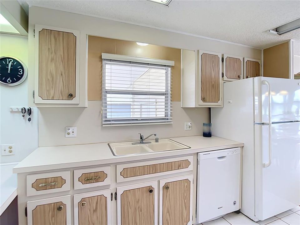 For Sale: $140,000 (2 beds, 2 baths, 1254 Square Feet)