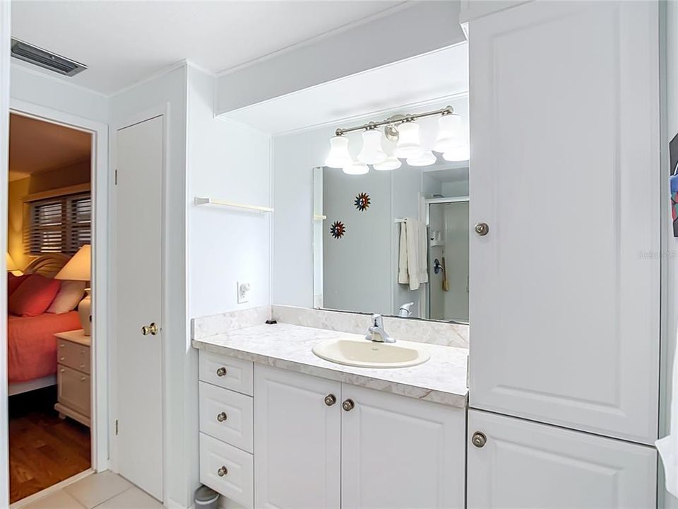 For Sale: $140,000 (2 beds, 2 baths, 1254 Square Feet)