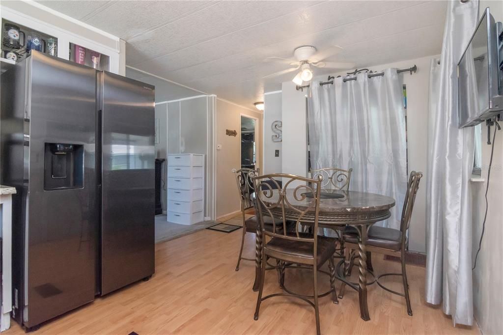 На продажу: $139,900 (2 спален, 1 ванн, 864 Квадратных фут)
