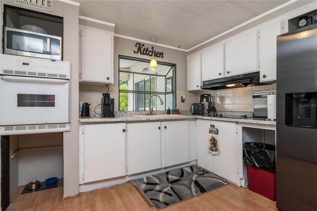 На продажу: $139,900 (2 спален, 1 ванн, 864 Квадратных фут)