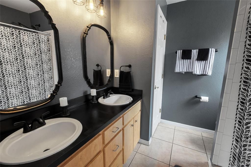 For Sale: $313,000 (3 beds, 2 baths, 1459 Square Feet)