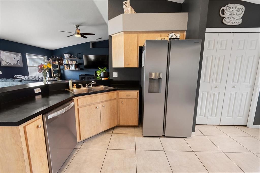 For Sale: $313,000 (3 beds, 2 baths, 1459 Square Feet)