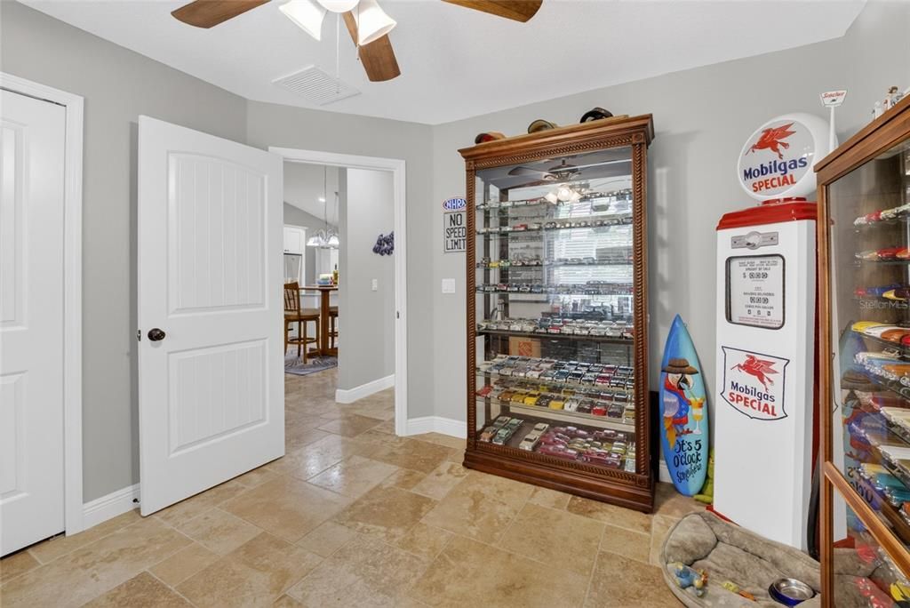 На продажу: $324,900 (3 спален, 2 ванн, 1636 Квадратных фут)