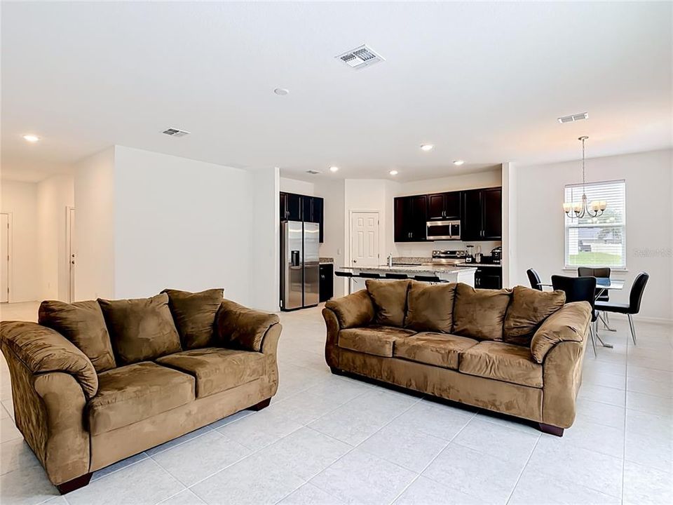 For Sale: $314,000 (4 beds, 2 baths, 1801 Square Feet)