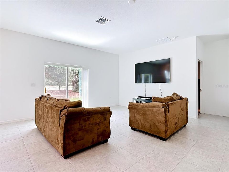 For Sale: $314,000 (4 beds, 2 baths, 1801 Square Feet)