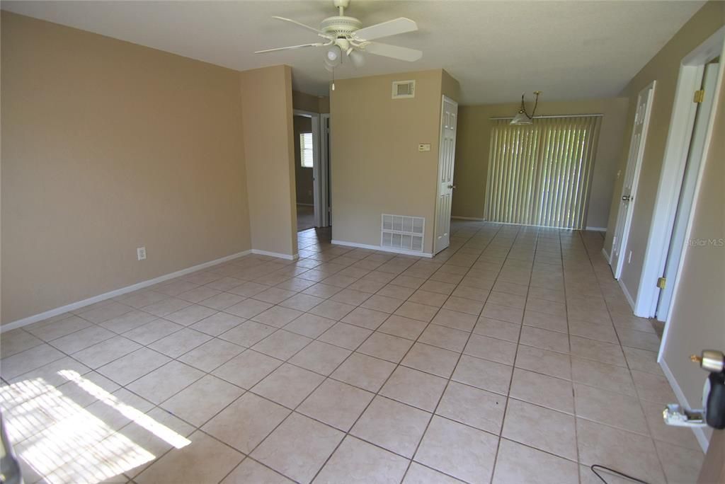 For Rent: $2,000 (3 beds, 2 baths, 1080 Square Feet)