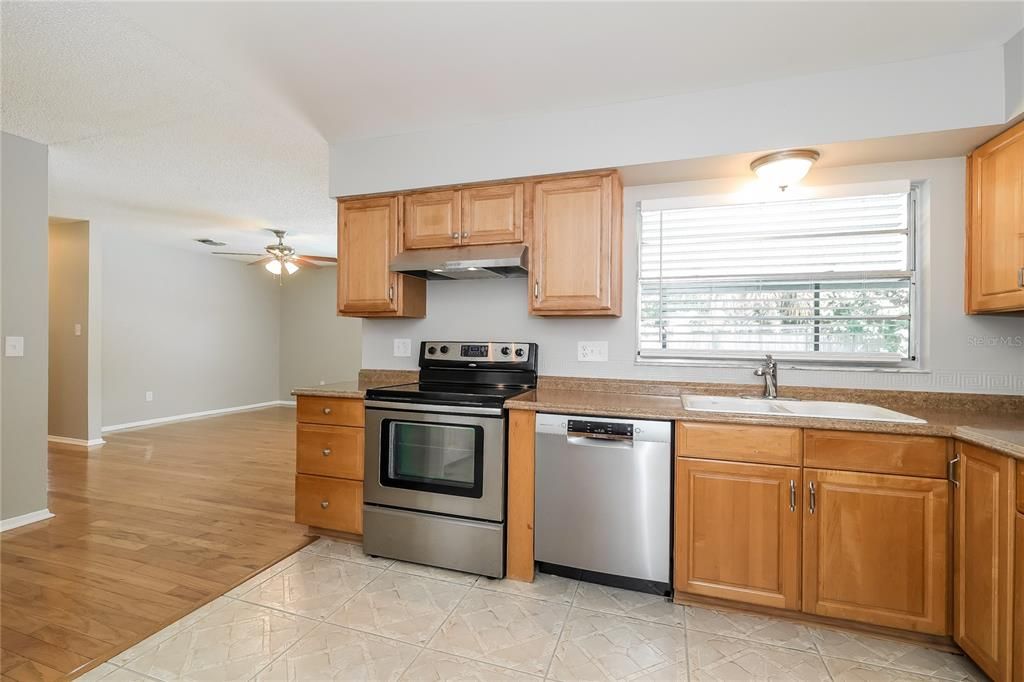 For Sale: $400,000 (3 beds, 2 baths, 1545 Square Feet)