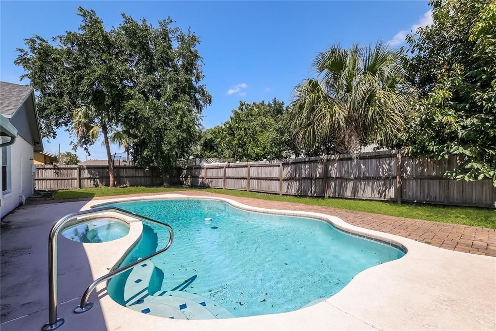 For Sale: $400,000 (3 beds, 2 baths, 1545 Square Feet)