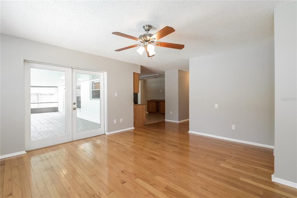 For Sale: $400,000 (3 beds, 2 baths, 1545 Square Feet)