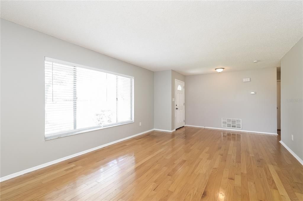 For Sale: $400,000 (3 beds, 2 baths, 1545 Square Feet)