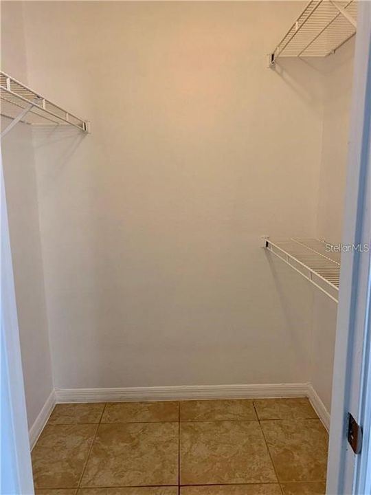 Activo con contrato: $1,595 (2 camas, 2 baños, 1054 Pies cuadrados)