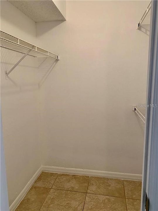 Activo con contrato: $1,595 (2 camas, 2 baños, 1054 Pies cuadrados)
