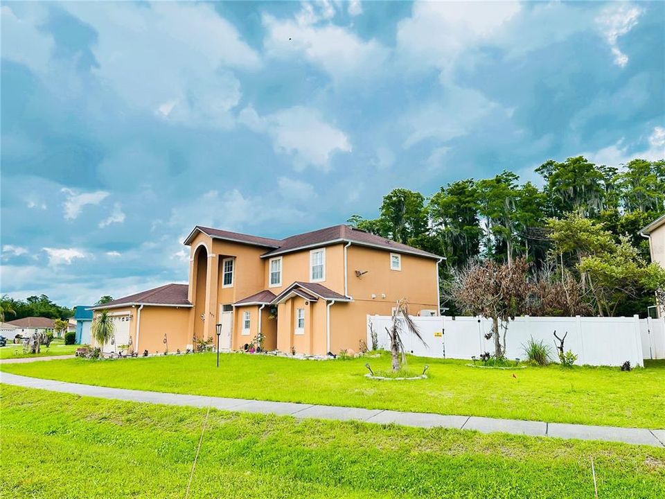 For Sale: $340,000 (3 beds, 2 baths, 1978 Square Feet)