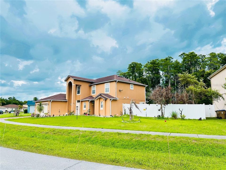 For Sale: $340,000 (3 beds, 2 baths, 1978 Square Feet)