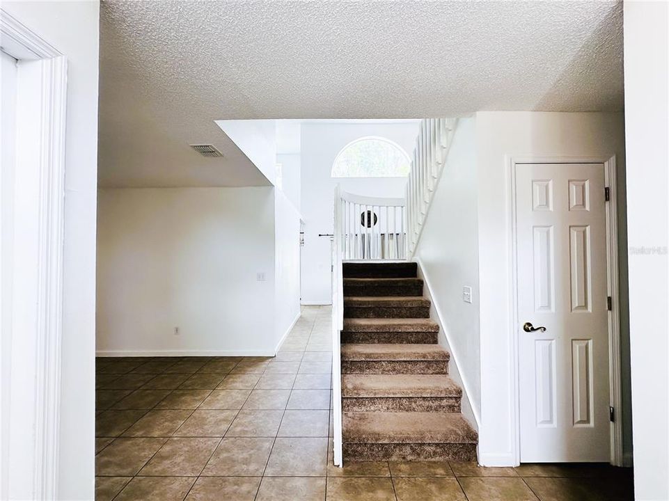 For Sale: $340,000 (3 beds, 2 baths, 1978 Square Feet)